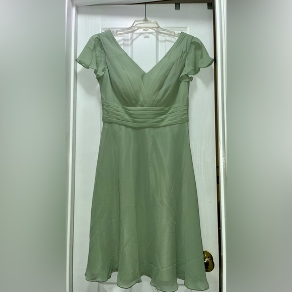AW.Bridal sage green dress! About knee length. Size 10/medium - Picture 1 of 3
